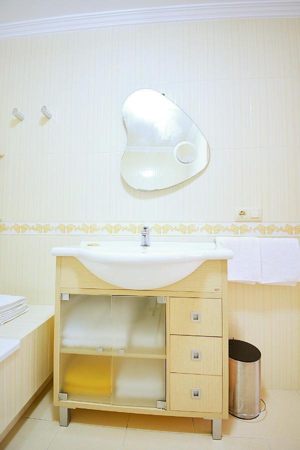 Galihost - Apartamento Con Piscina En El Centro De Санксенсо Екстериор снимка